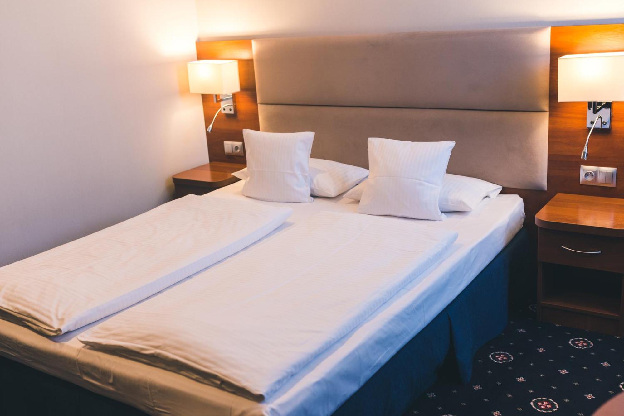 Parkhotel Lyson Inwałd Esterno foto